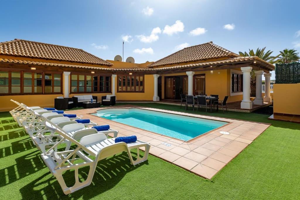 Villa Helen - Heated Pool Wifi Smarttv Barbecue Corralejo Exterior foto