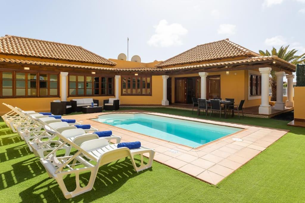 Villa Helen - Heated Pool Wifi Smarttv Barbecue Corralejo Exterior foto