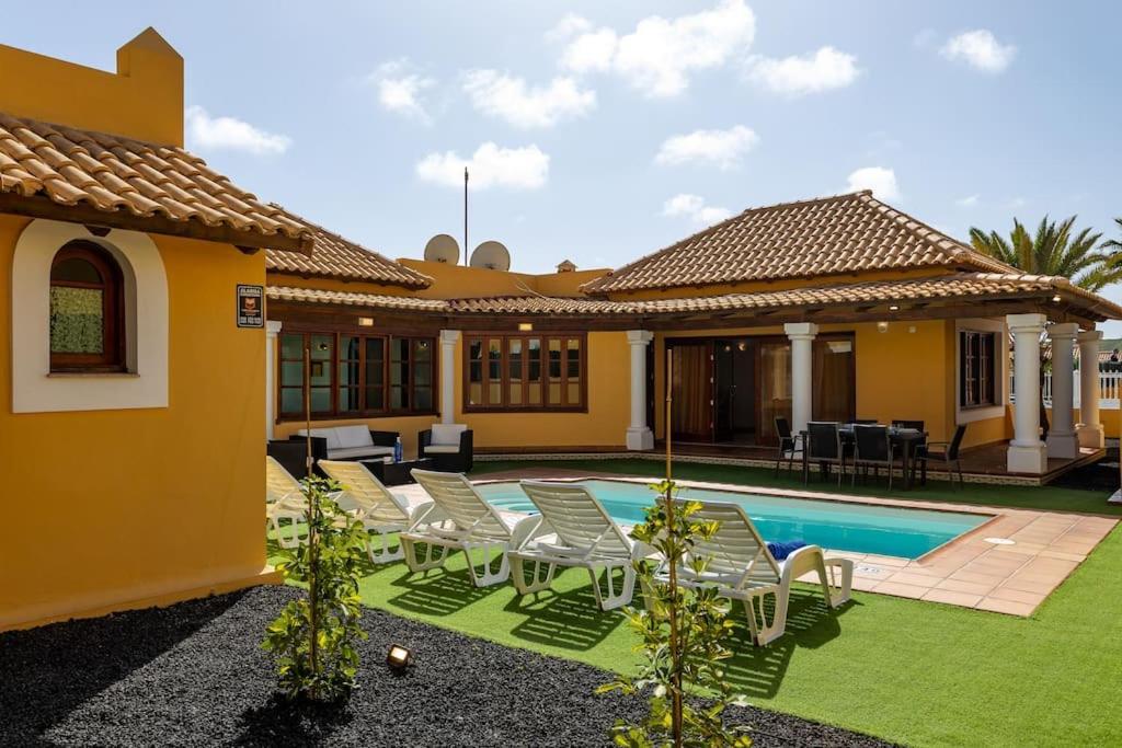 Villa Helen - Heated Pool Wifi Smarttv Barbecue Corralejo Exterior foto