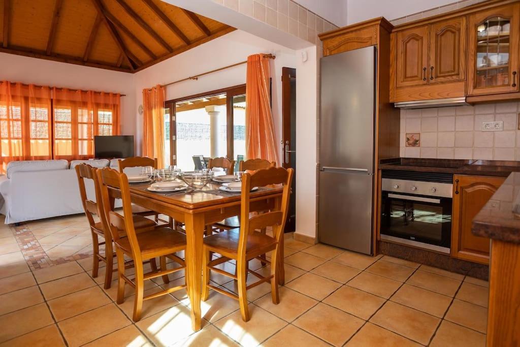 Villa Helen - Heated Pool Wifi Smarttv Barbecue Corralejo Exterior foto